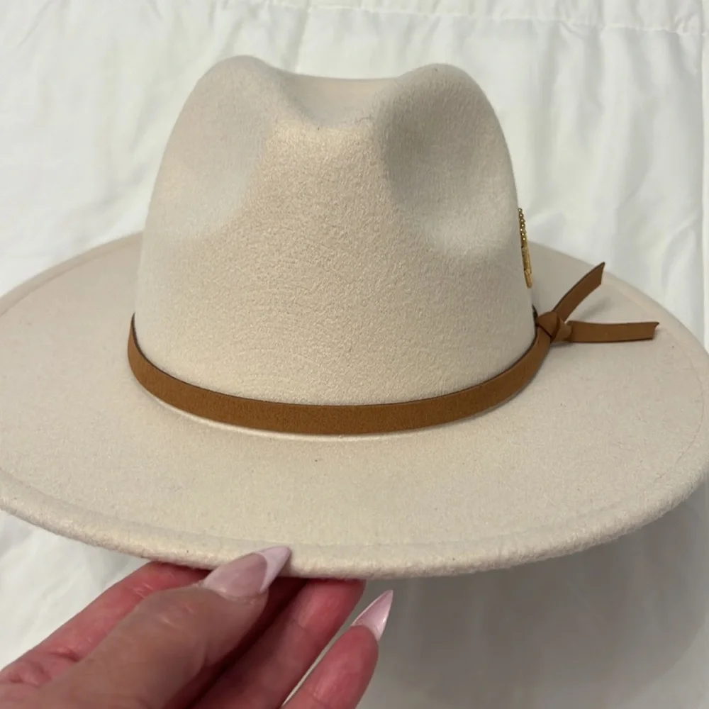 Fedora felt hat in beige new with out tags - Picture 1 of 7